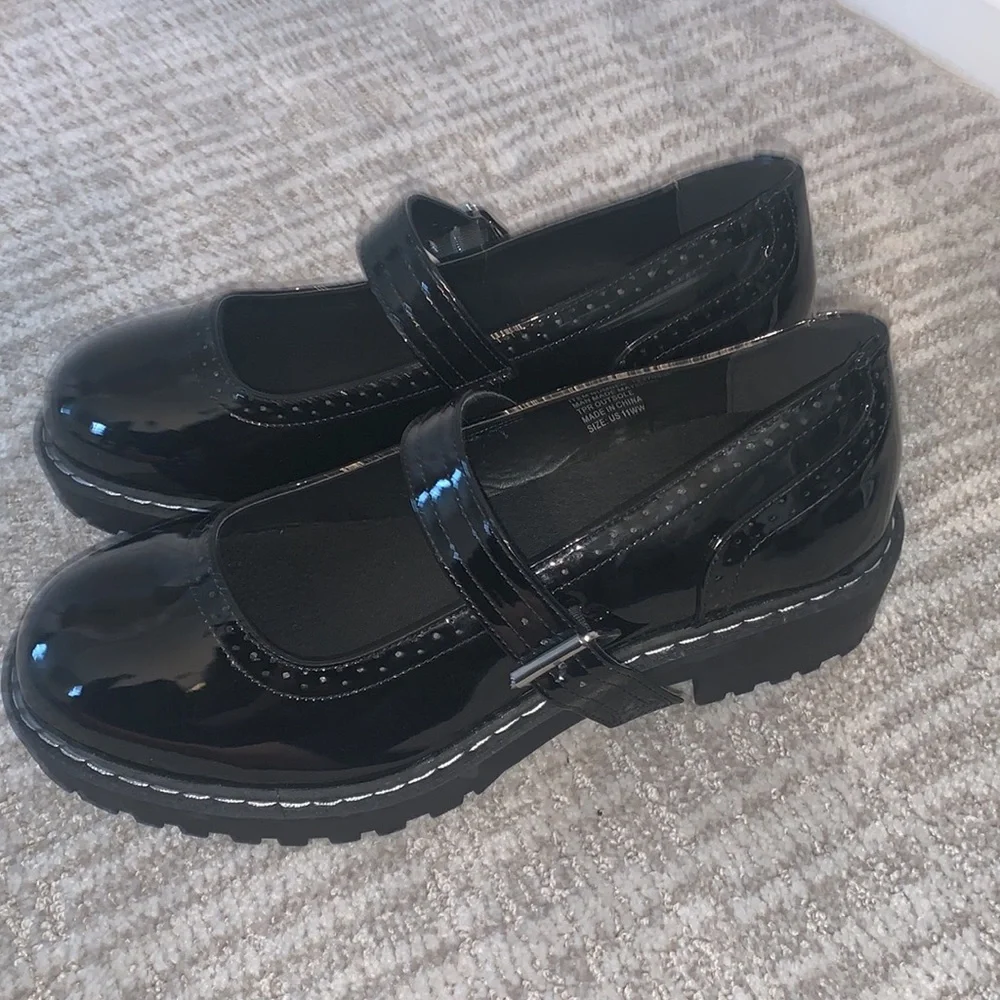 Torrid NWT Size 11WW Lug Mary Jane Oxford Patent Faux Leather Black Shoes - Picture 7 of 11